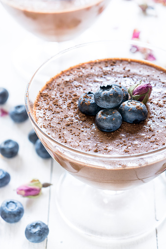 Healthy Recipes: Protein-Packed Chocolate Pudding with Blueberries